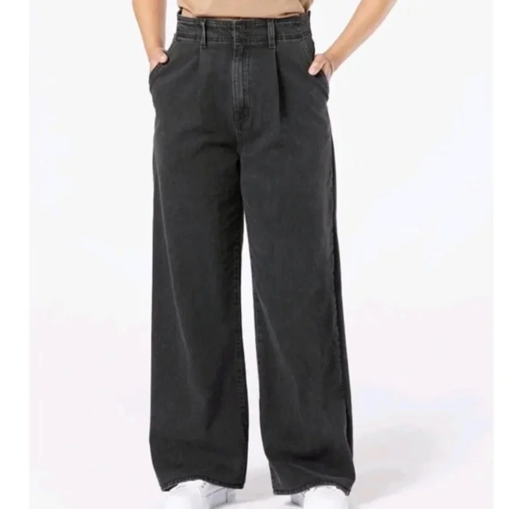 Denizen from Levi's Charcoal Black Loose Taper Womens Jeans Size 6 W28 High rise